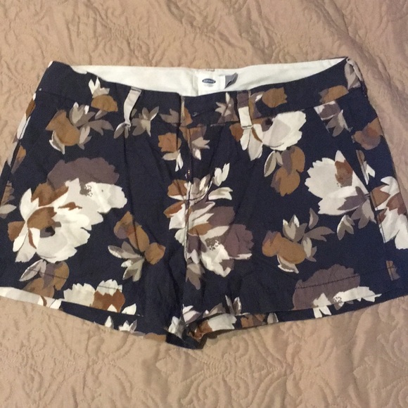 Old Navy floral shorts size 6 - Picture 1 of 2